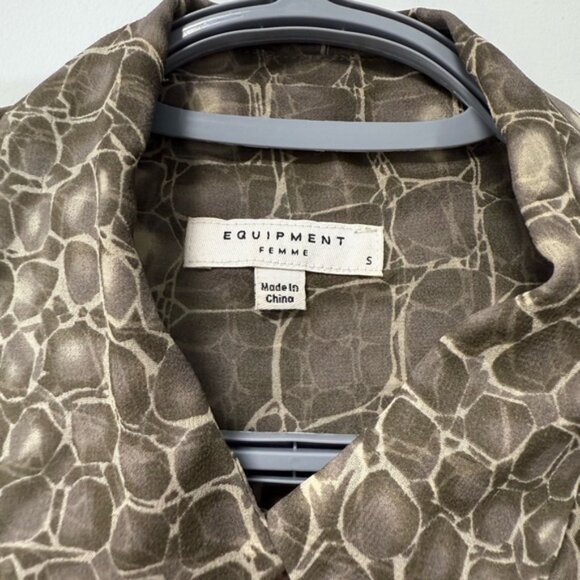 Equipment Crocodile Print Button Down Shirt size S - Picture 6 of 6